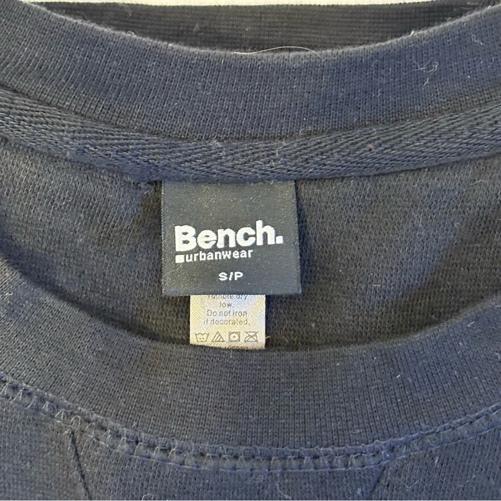 Bench Black Crewneck long sleeve Sweat shirt with cityscape. like new! SzM - Picture 6 of 6